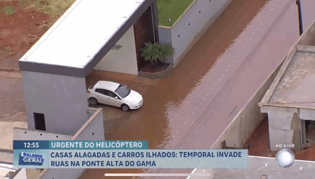 Helicóptero da Record TV sobrevoa Ponte Alta e mostra situação da Rua do&nbsp;Sol